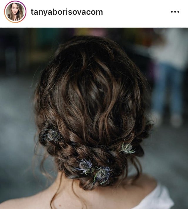 Peinados para invitadas de boda según el escote de tu vestido