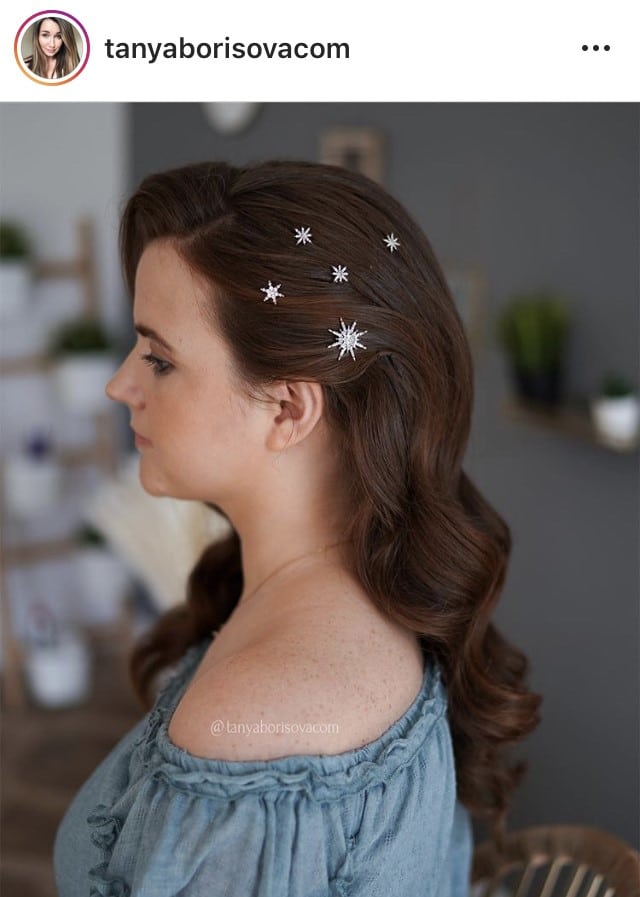 Peinados para invitadas de boda según el escote de tu vestido