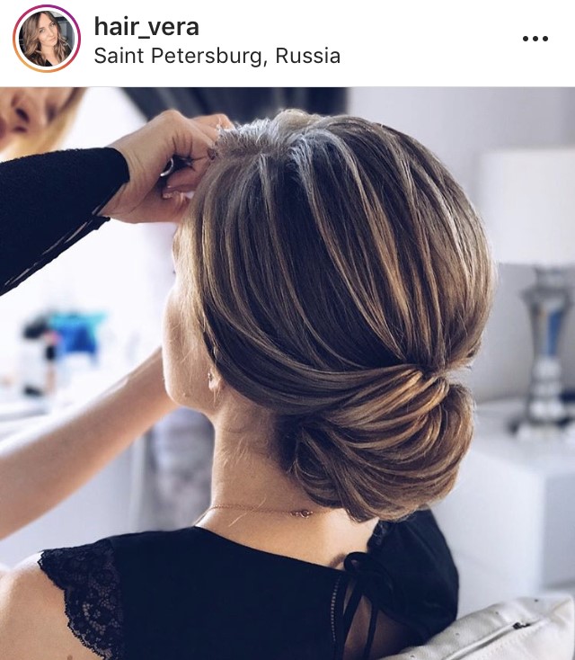 Peinados para invitadas de boda según el escote de tu vestido