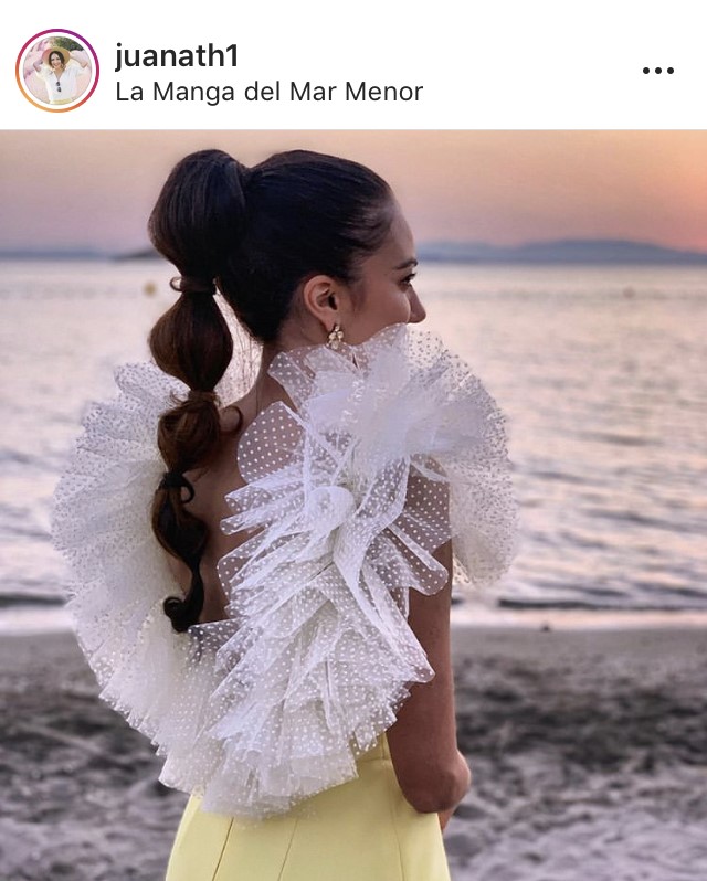 Peinados para invitadas de boda según el escote de tu vestido