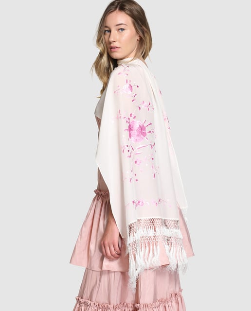 Complementos de otoño e invierno para invitadas de boda