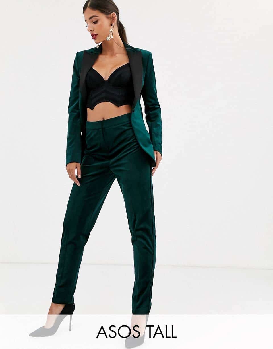 Invitada de invierno con pantalón