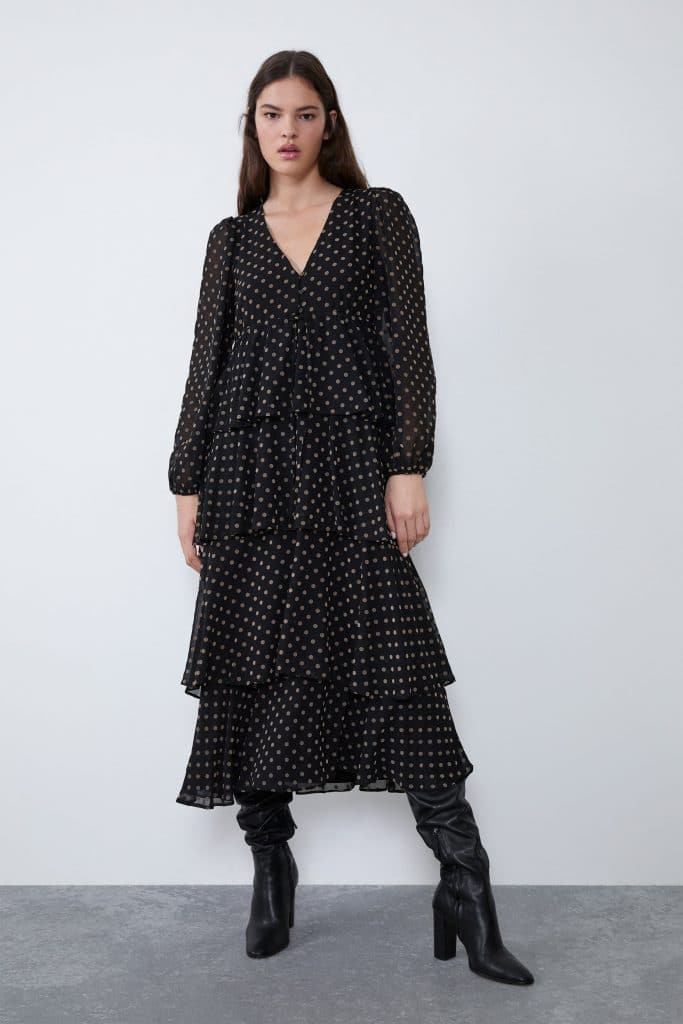 Vestido de lunares para invitadas de boda